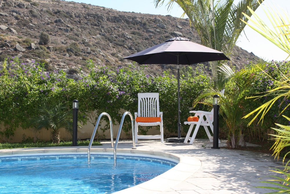 Vineland Holiday Villas 40/48