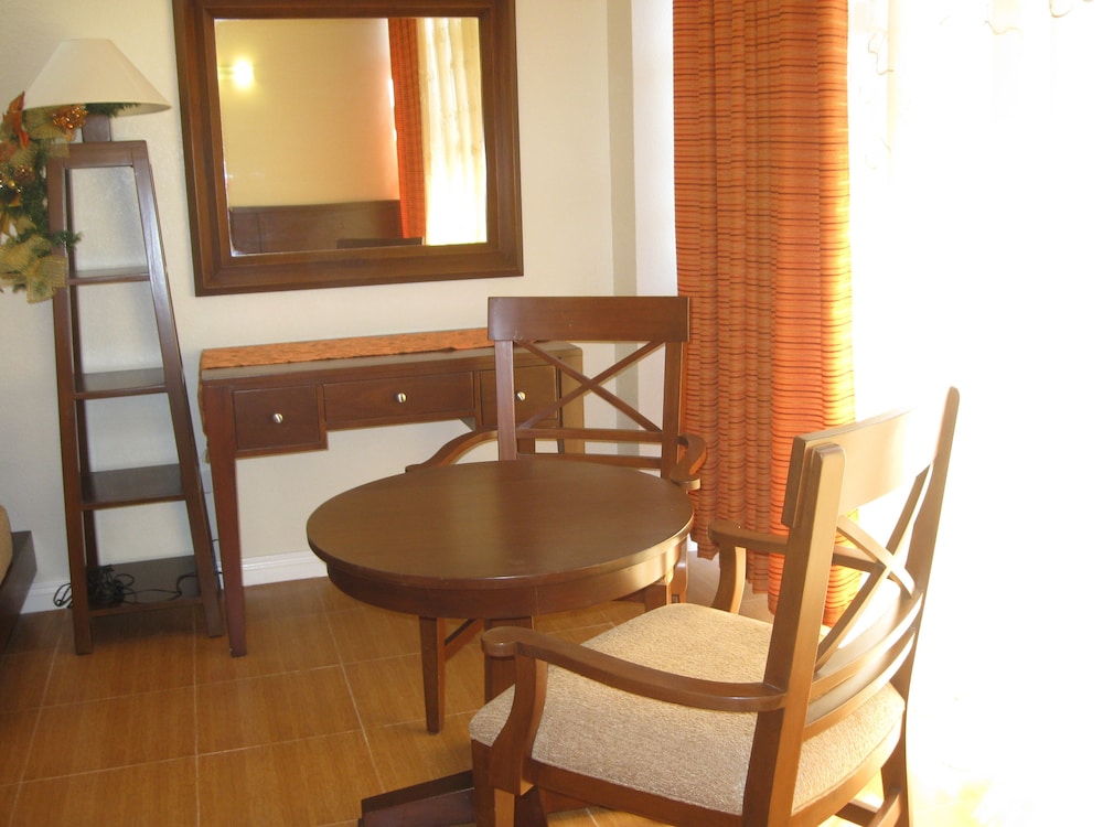 Gardenville Hotel 30/37