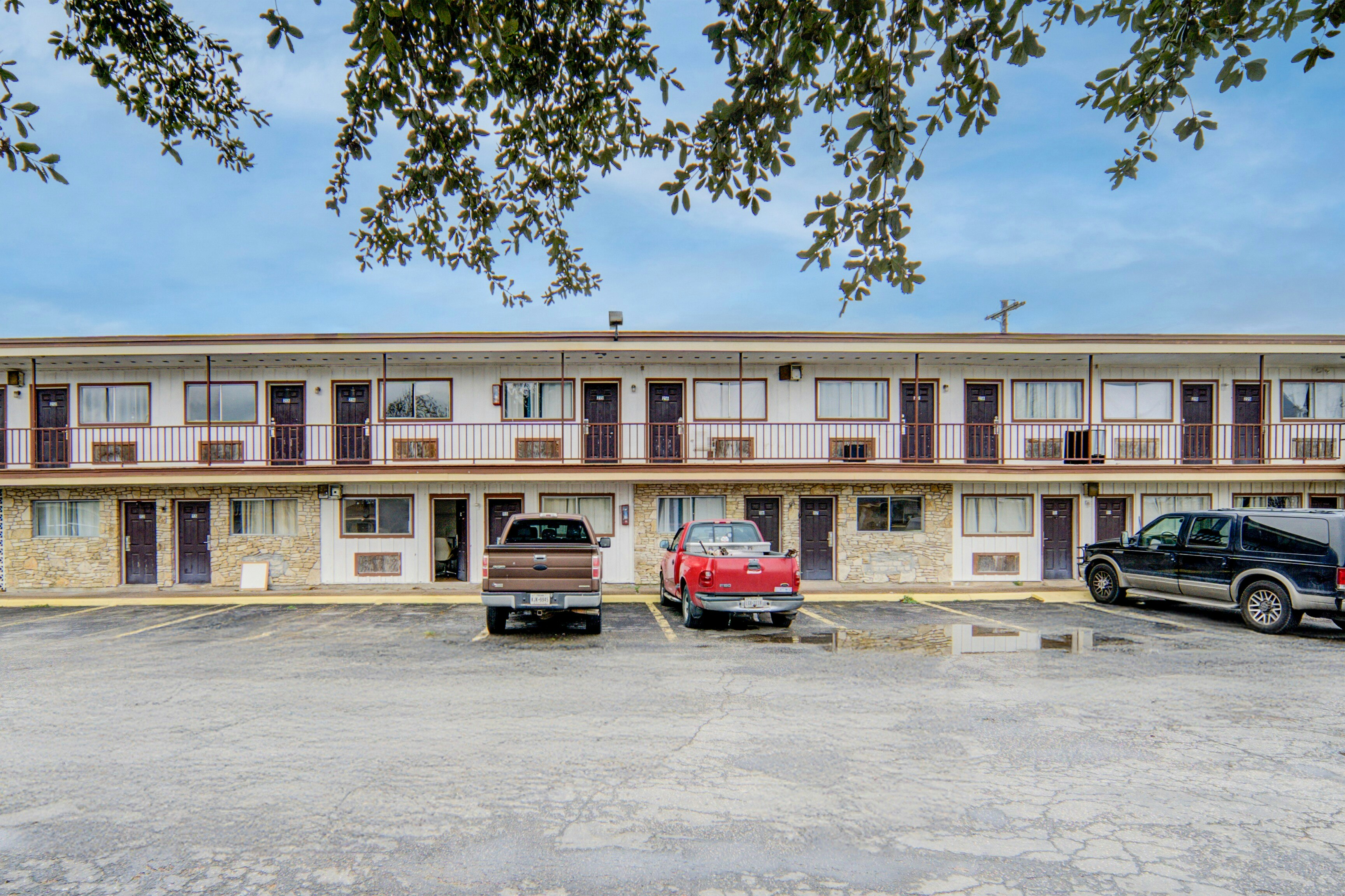 Cannon Inn By Capital O Gonzales Tx 48/62