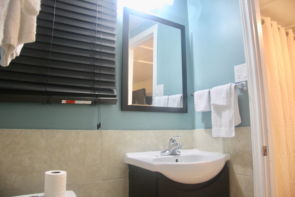 American Plaza Motel 30/31