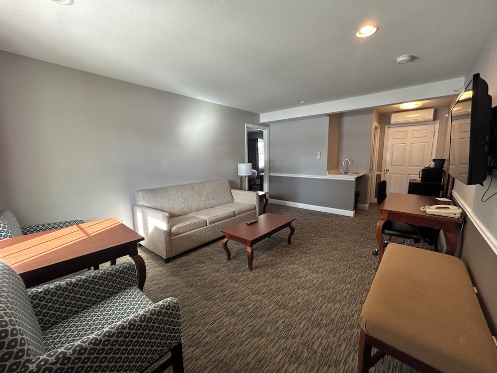 Golden Gables Inn Dazzler Select by Wyndham 34/60