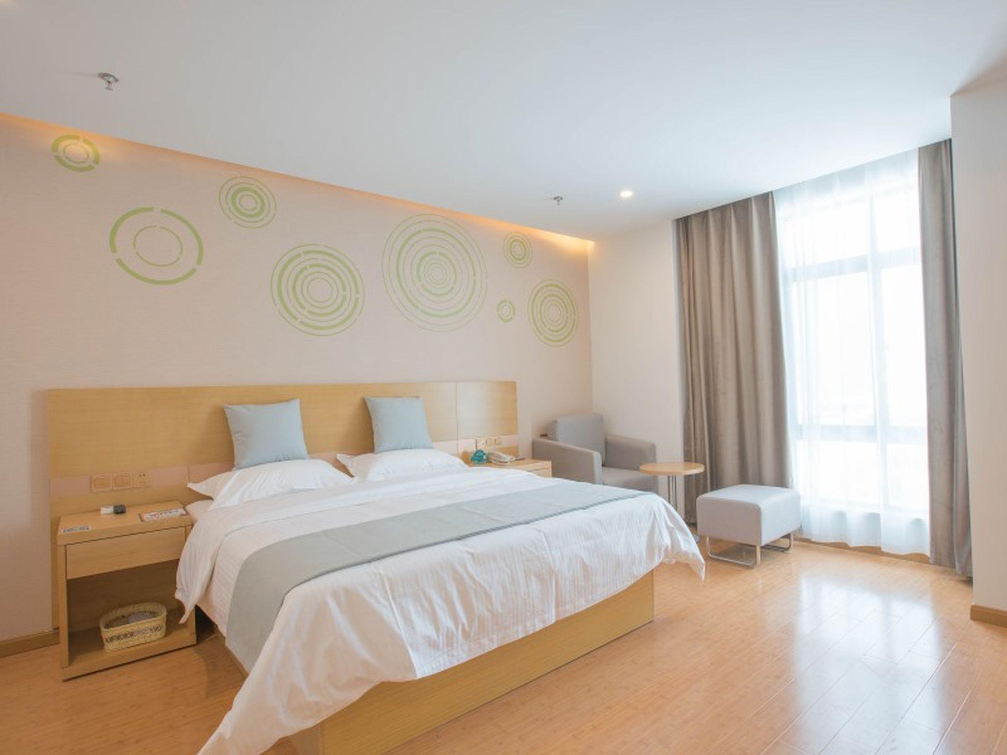 ROOM, QUEEN BED, WITH VIEW