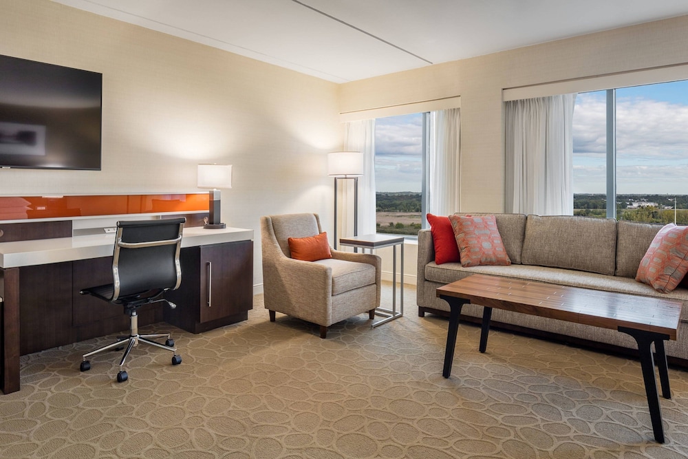 Delta Hotels by Marriott Philadelphia Airport 24/48