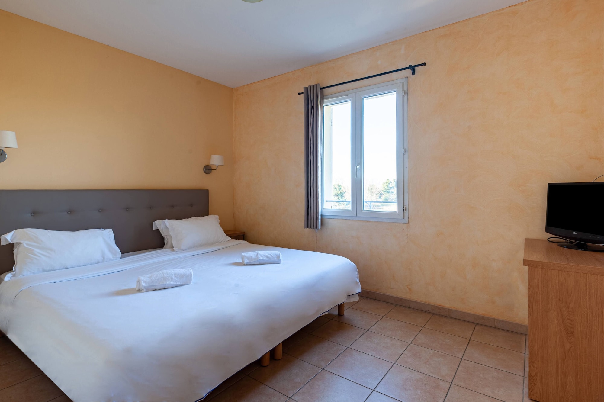 1 BEDROOM, APARTMENT