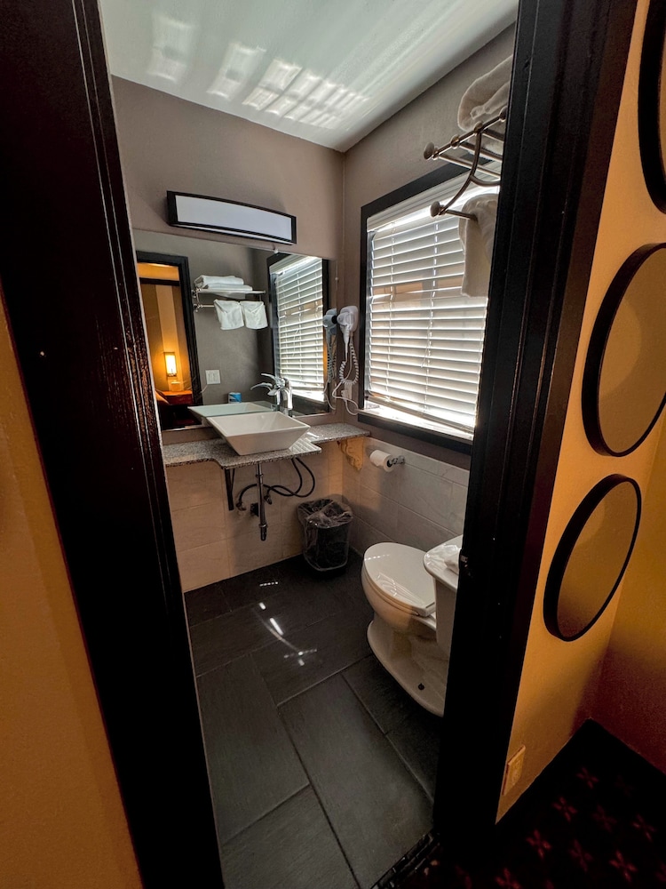 LUXURY, STUDIO, SUITE, KING BED, JETTED TUB