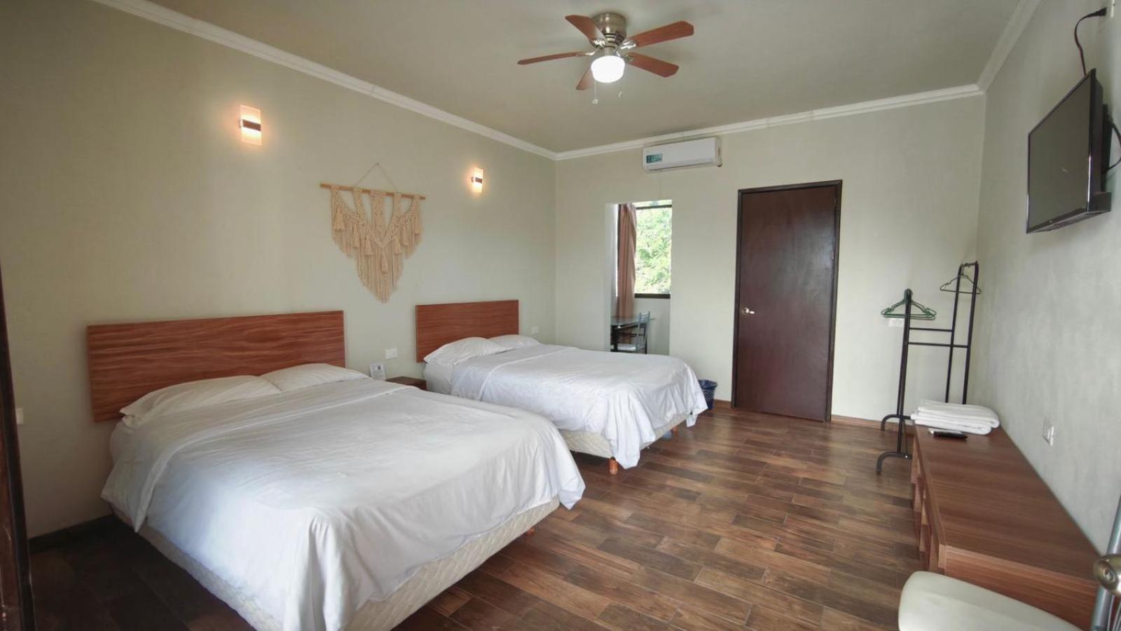 Hostal 230 12/38