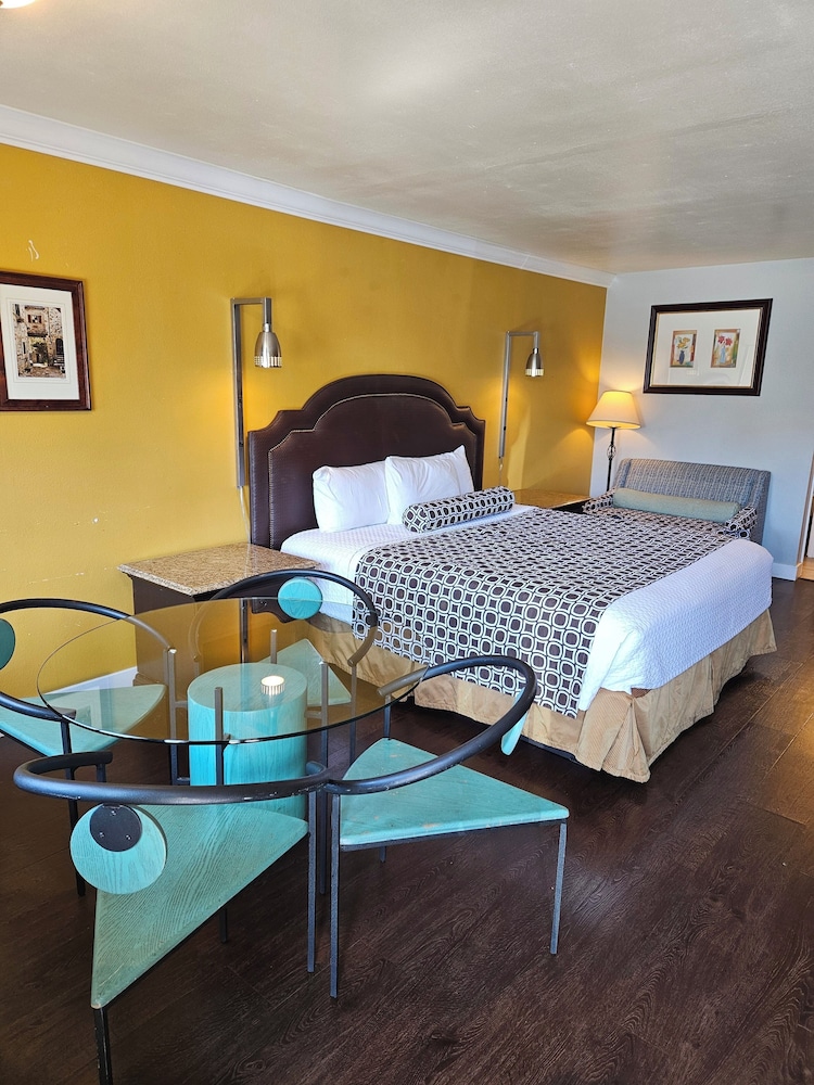 Fullerton Inn 22/53