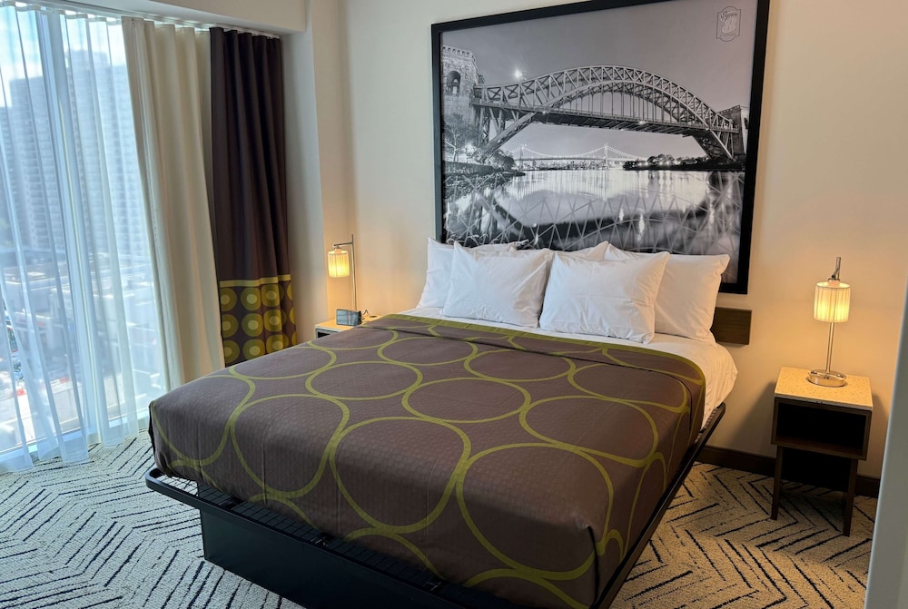 Super 8 by Wyndham Bronx Near Stadium 19/40