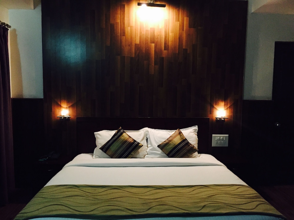 Hotel Krishna Sagar(Raj Nagar) 42/62