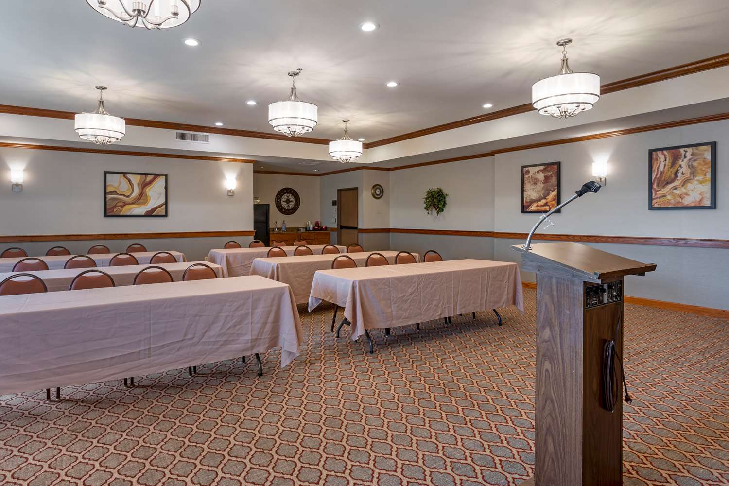 Best Western Plus Capital Inn 10/48