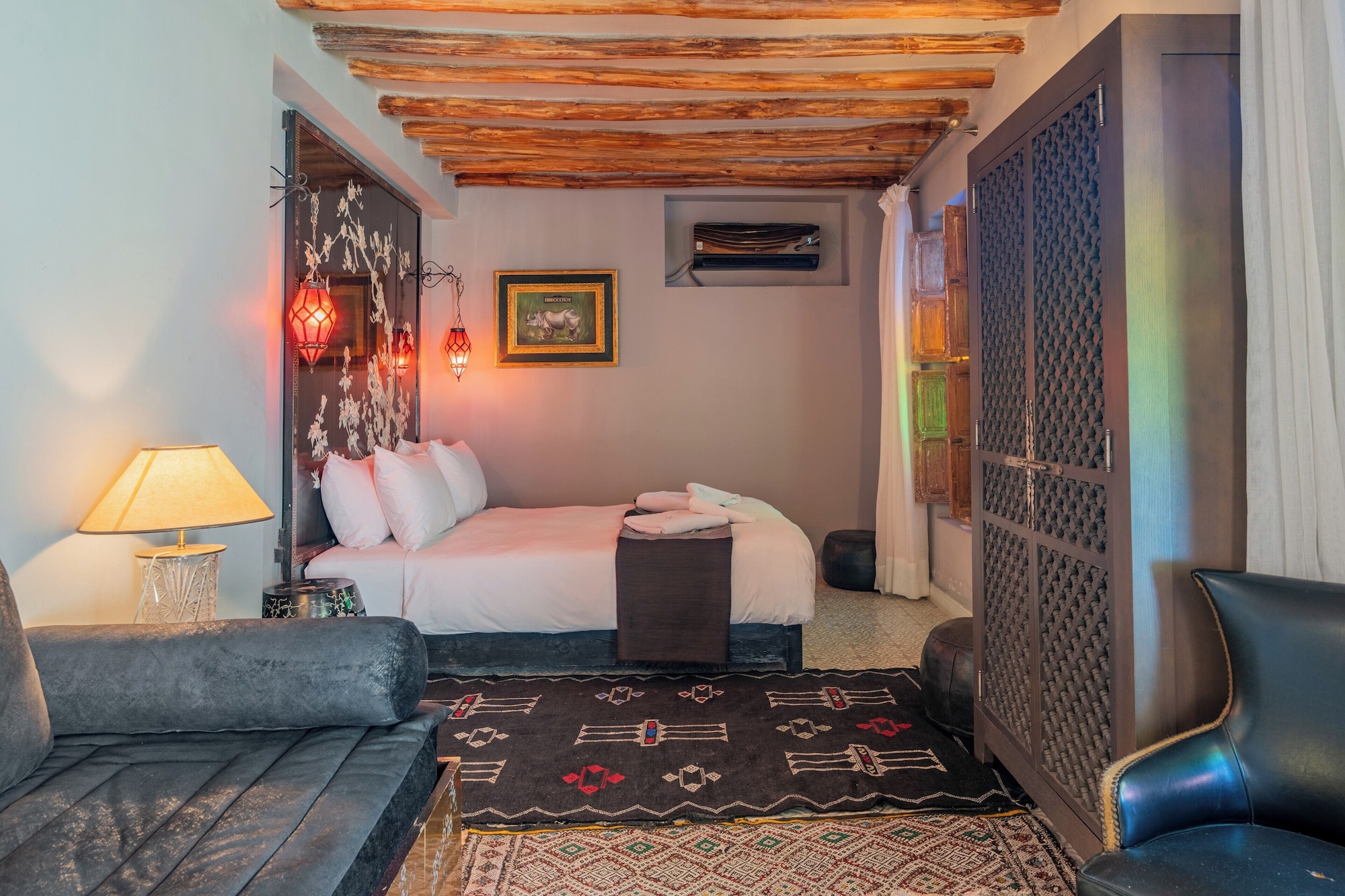 Tower, Deluxe, Queen Bed