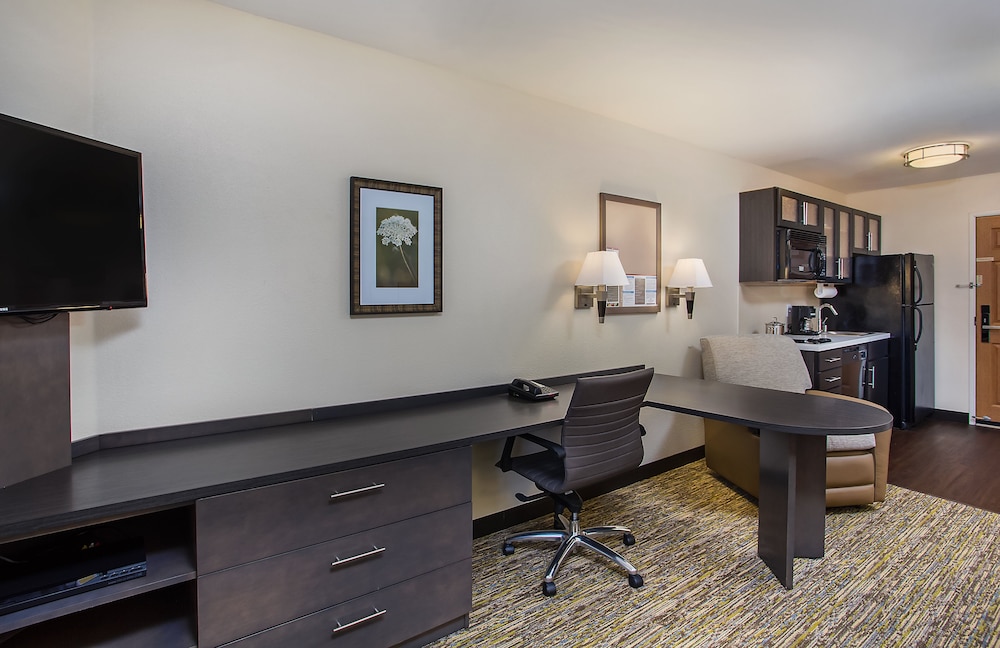 CANDLEWOOD SUITES BOWLING GREEN 44/69