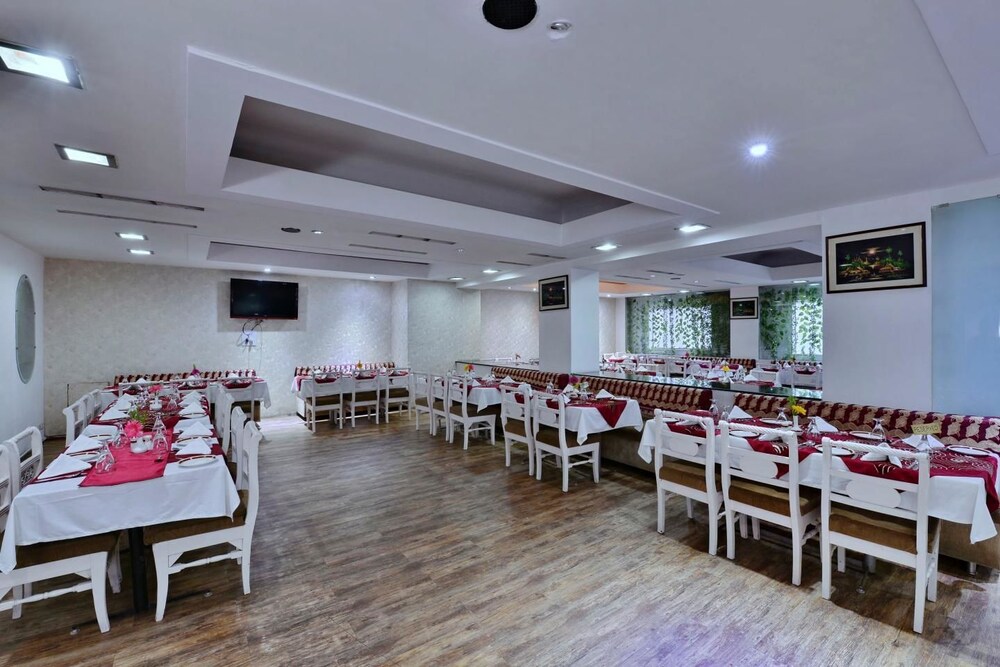HOTEL SURENDRA VILAS 45/50