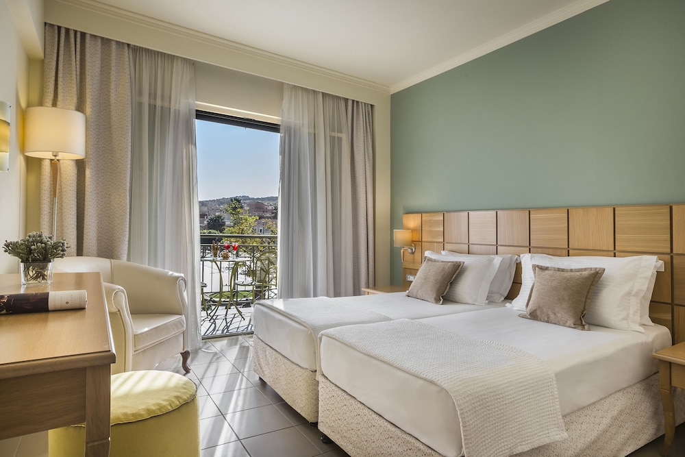 Ionian Plaza Hotel 10/50