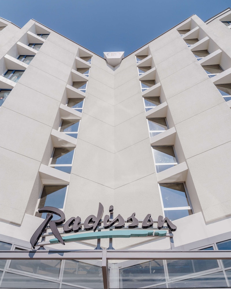 radisson hotel nice airport 7/82