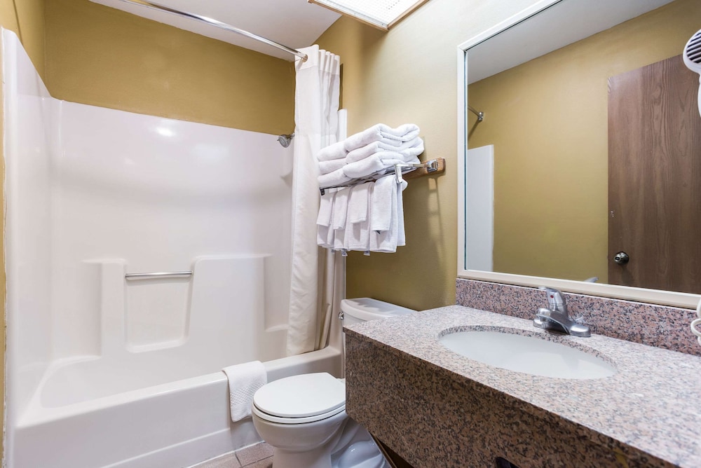 Quality Inn Airport Boise ID 48/50