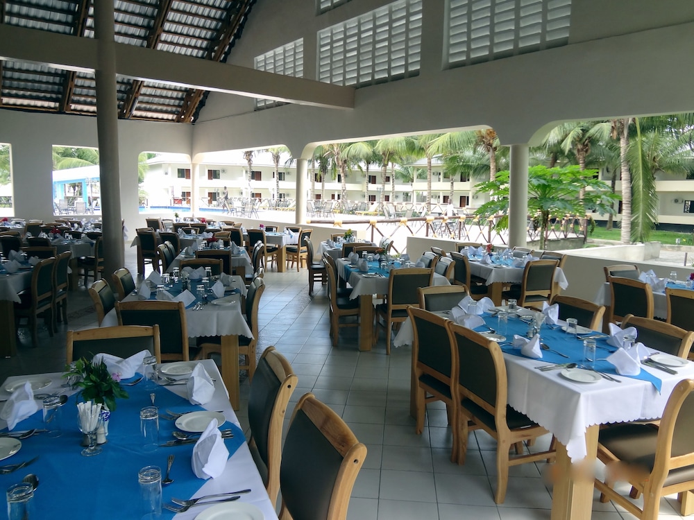 Oceanic Bay Hotel and Resort 20/43