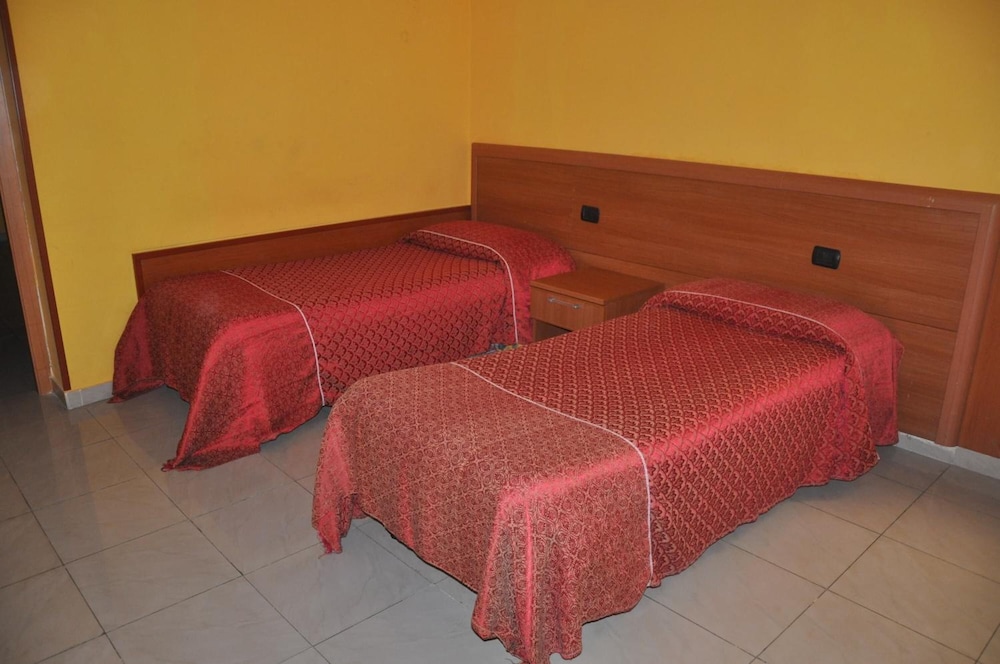 Hostel Beauty 19/64