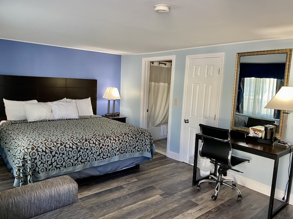 Beacon Inn and Suites 13/40