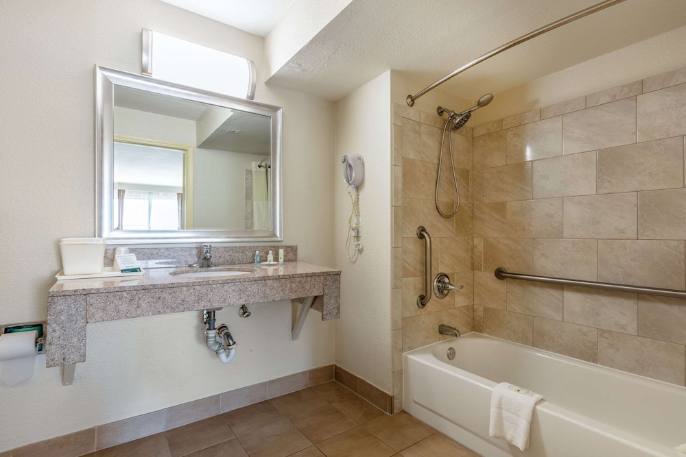 Quality Inn Southaven - Memphis South 24/42