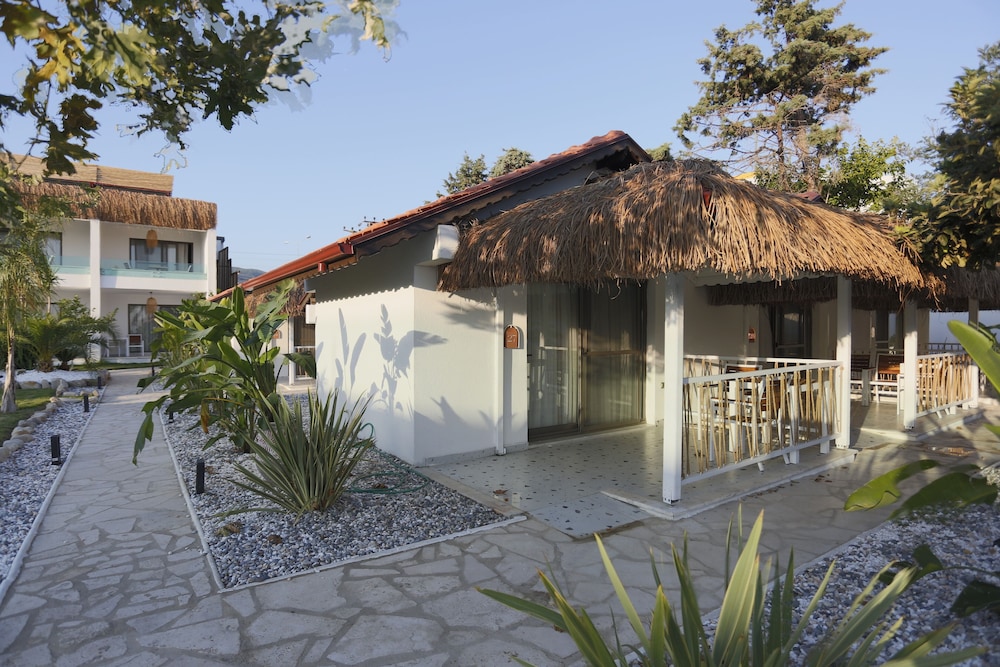 Glenn Hotel Beach 3/50