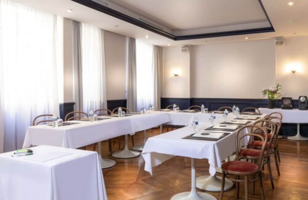Hotel Saint Regis 54/56