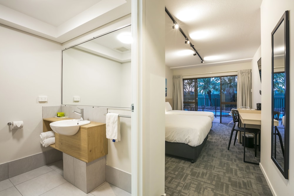 Nightcap At Kawana Waters Hotel 17/65