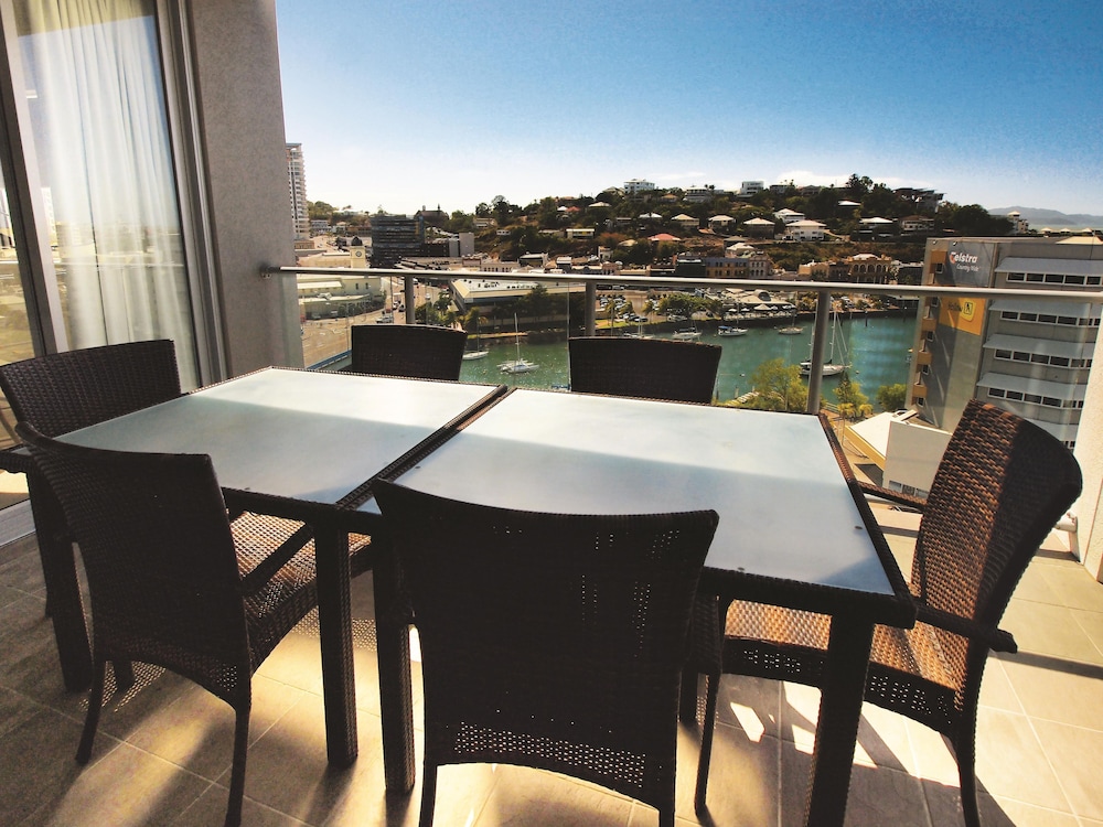 Oaks Townsville Gateway Suites 50/70