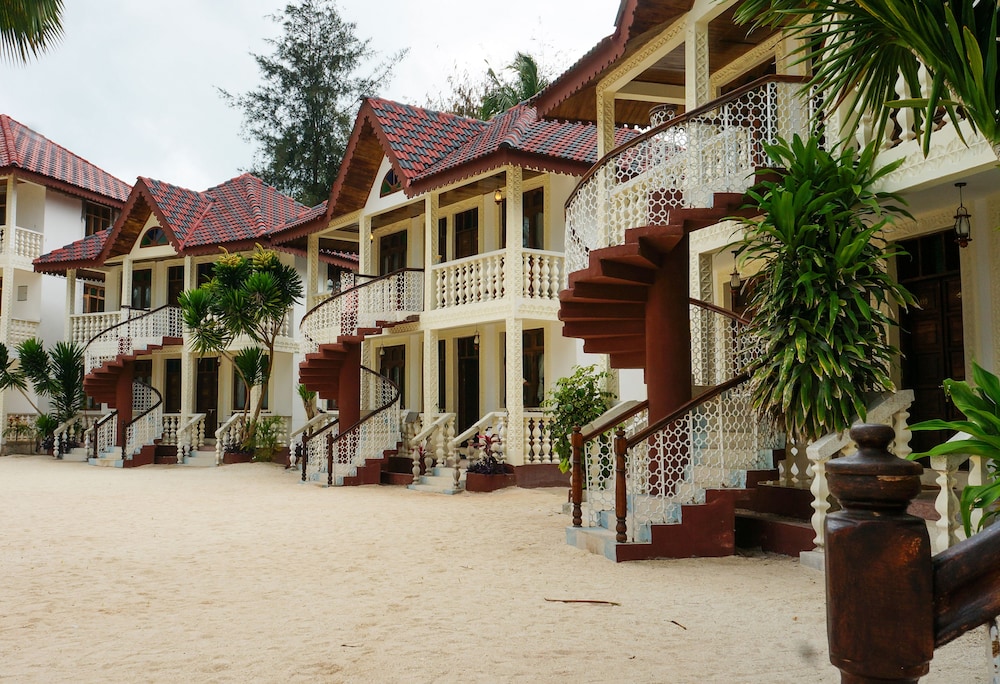 Smiles Beach Hotel 52/57