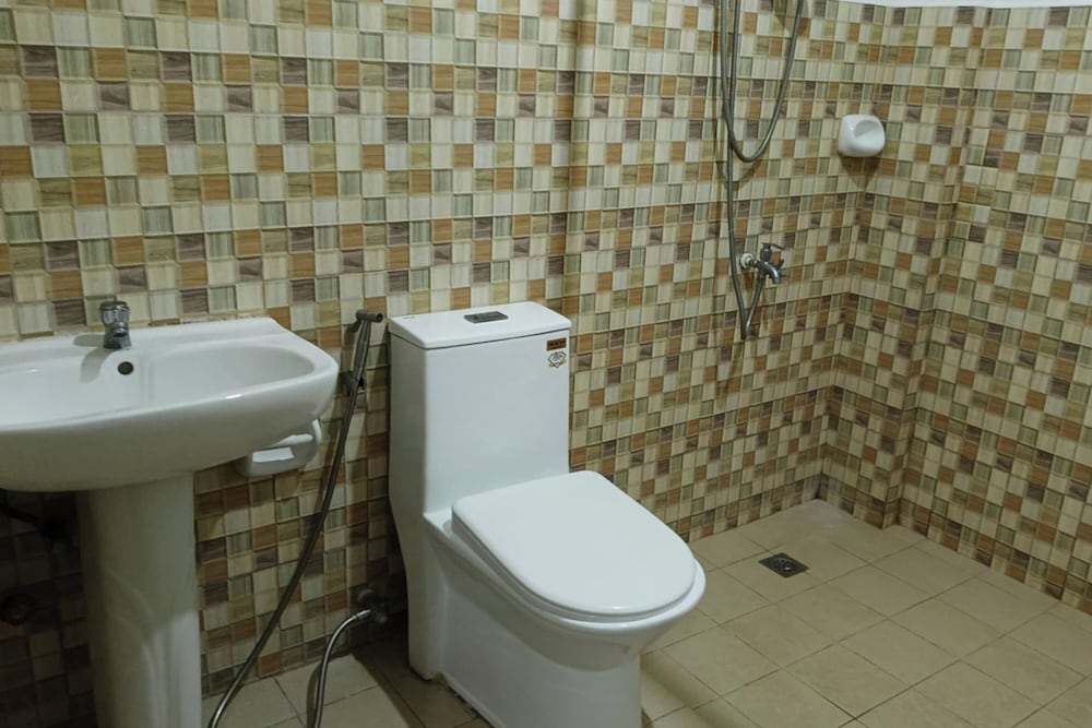 EC Hotel near Laoag Airport by ZUZU 29/34