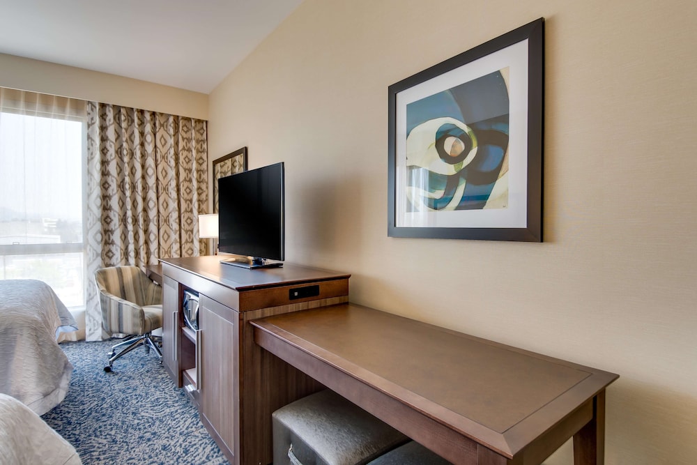 Hampton Inn And Suites Los Angeles Glendale 54/75