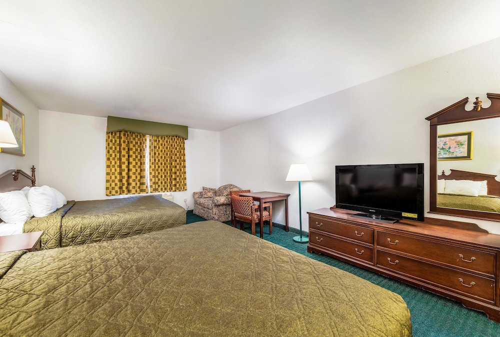 Travelodge by Wyndham Decatur TX 11/39