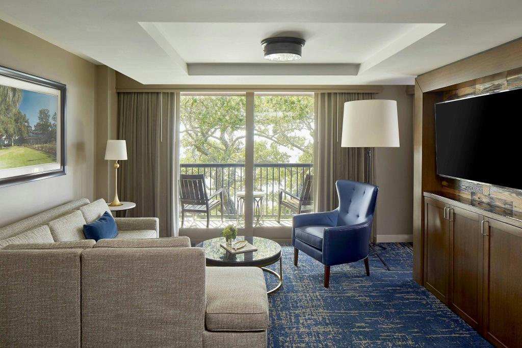 1 Bedroom, Wellness, Suite, King Bed, Bay View, Sofa, Balcony