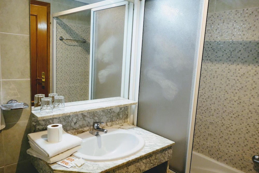 Tripolis Toledo Hostal 36/44