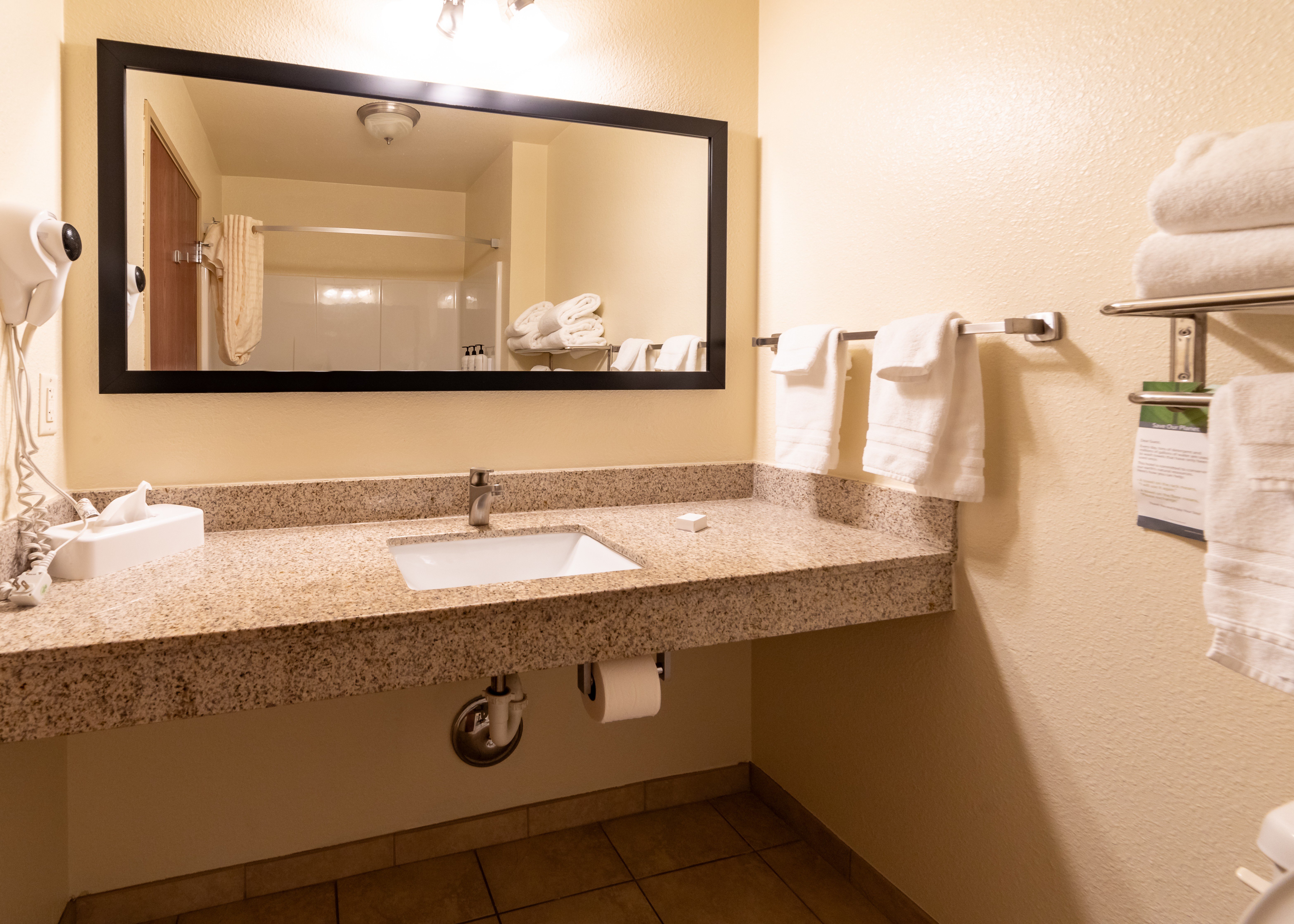 Cobblestone Inn Suites Eaton Co 64/72