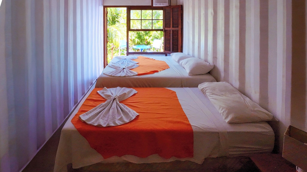 ROOM, QUADRUPLE