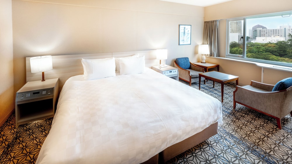 DELUXE, KING BED, GARDEN VIEW
