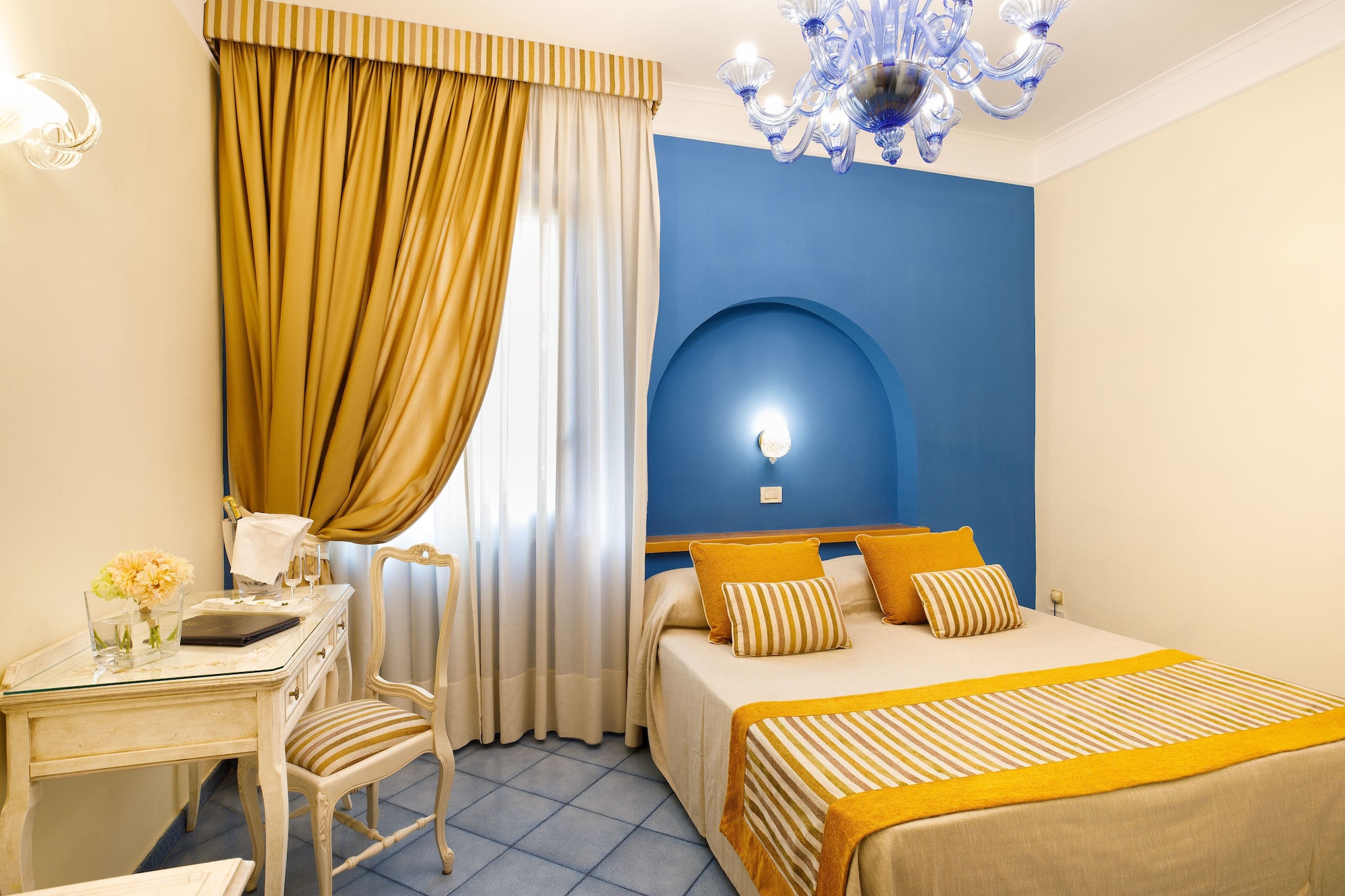 ECONOMY, DOUBLE OR TWIN BED