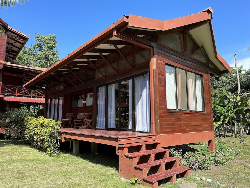 KENAKI LODGE 6/50