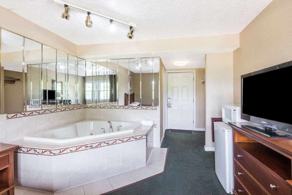 Howard Johnson by Wyndham Hartford South - Rocky Hill 5/31
