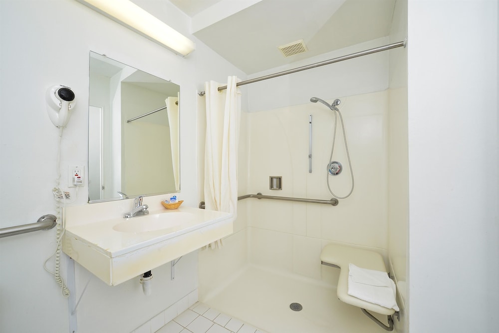 Americas Best Value Inn Chico 18/30