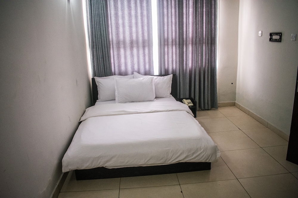 Dbi Guest House 12/50