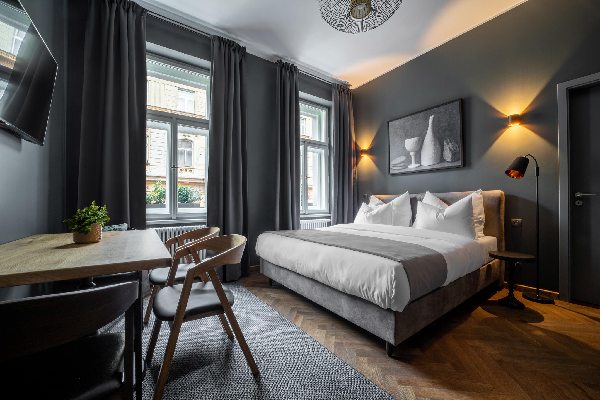 2 BEDROOMS, SUITE
