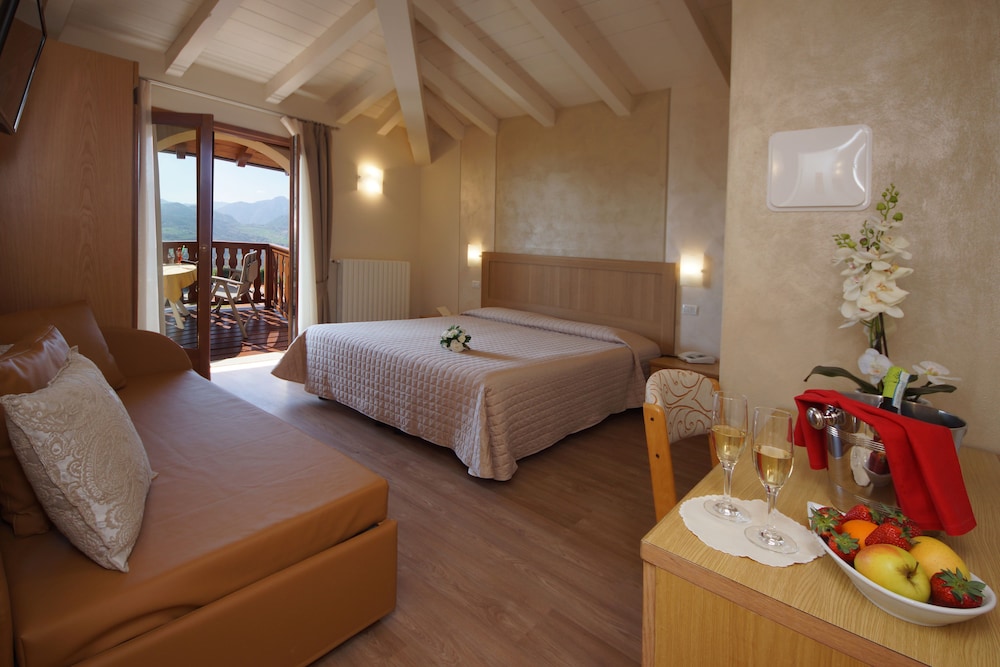 Hotel Pineta Campi 73/90