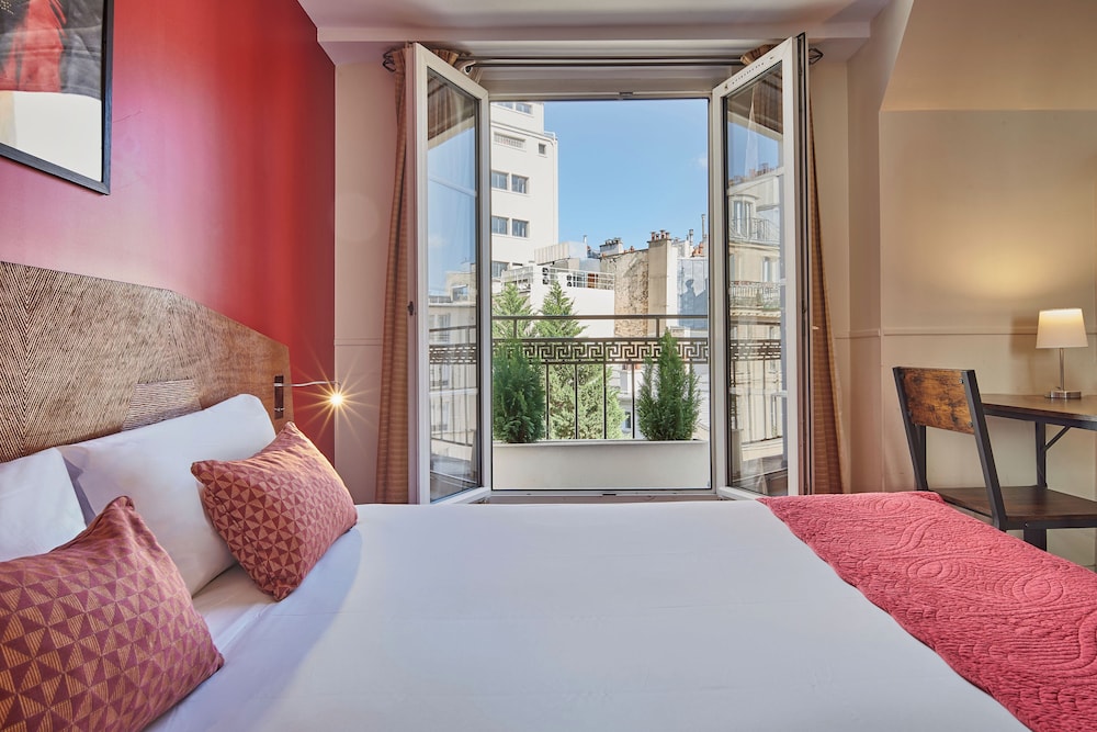 MOULIN ROUGE, CLASSIC, DOUBLE BED, WITH VIEW, BALCONY