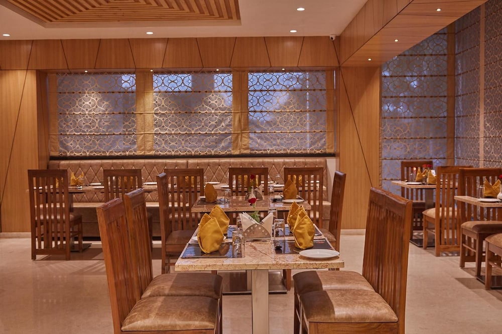 Shivas Galaxy Hotel 33/41
