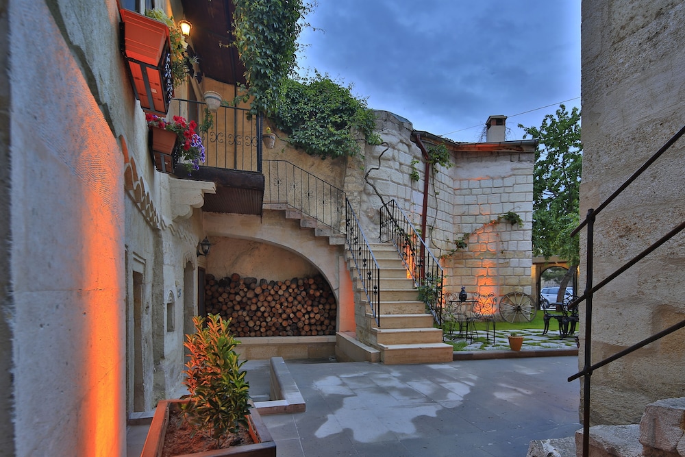 Heaven Cave House 48/64