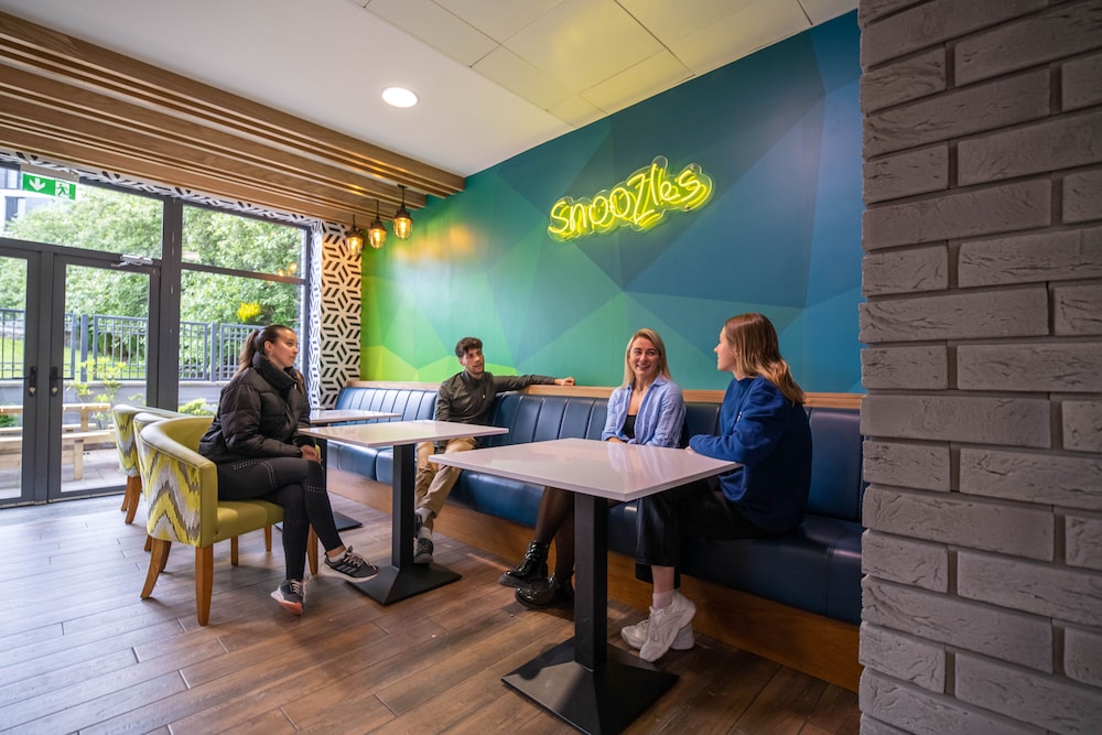 Snoozles Hostel Galway City Centre 9/35