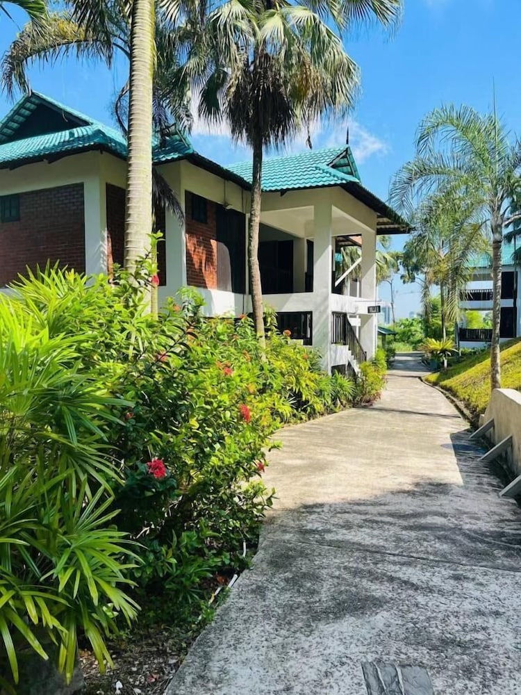 Mines Beach Resort Hotel & Wellness in SERI KEMBANGAN