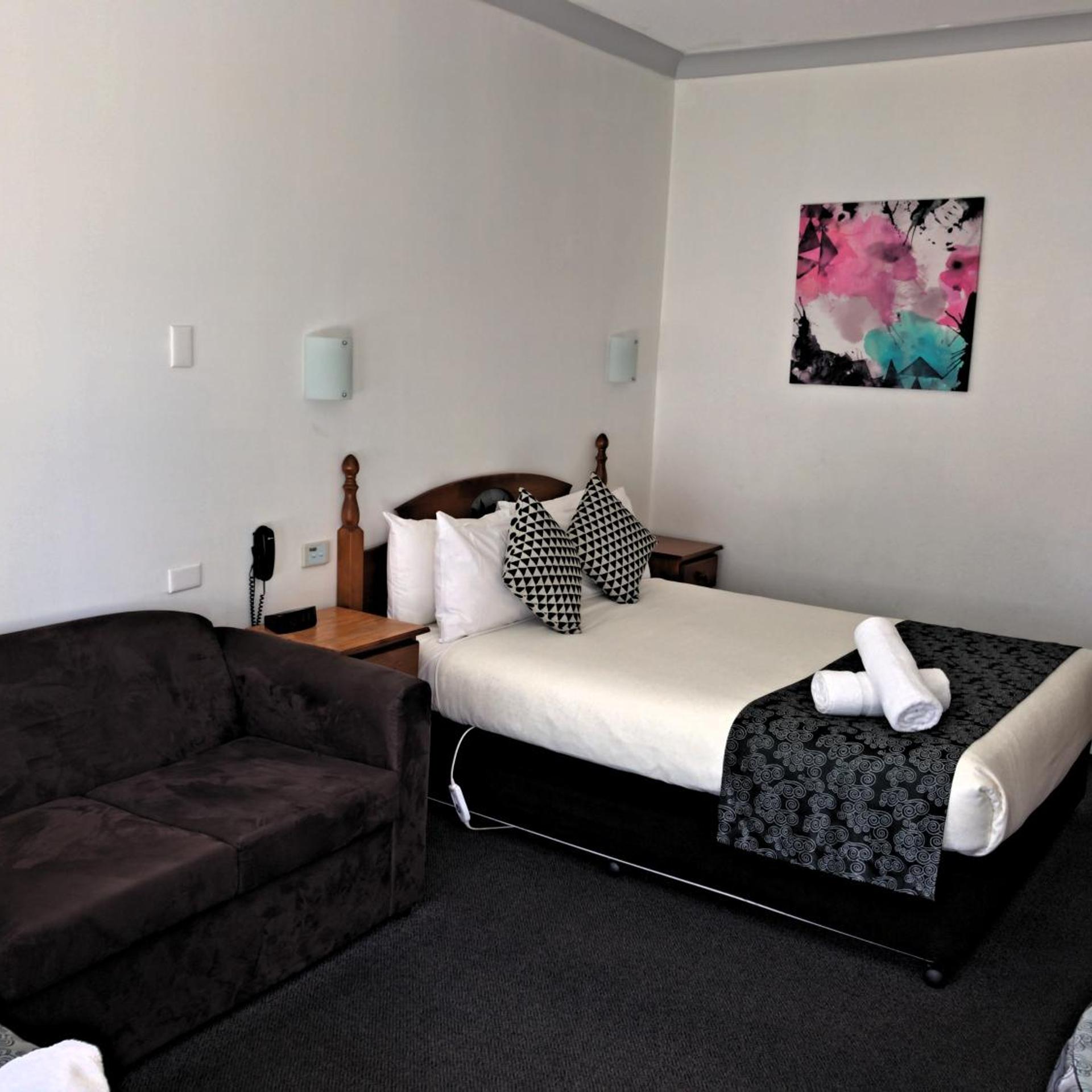 NEW ENGLAND MOTOR INN 22/40